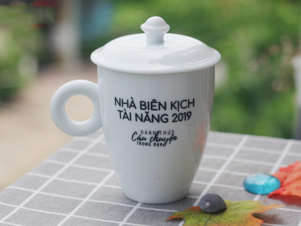 Ly sứ men trắng dáng bầu quai tròn 4