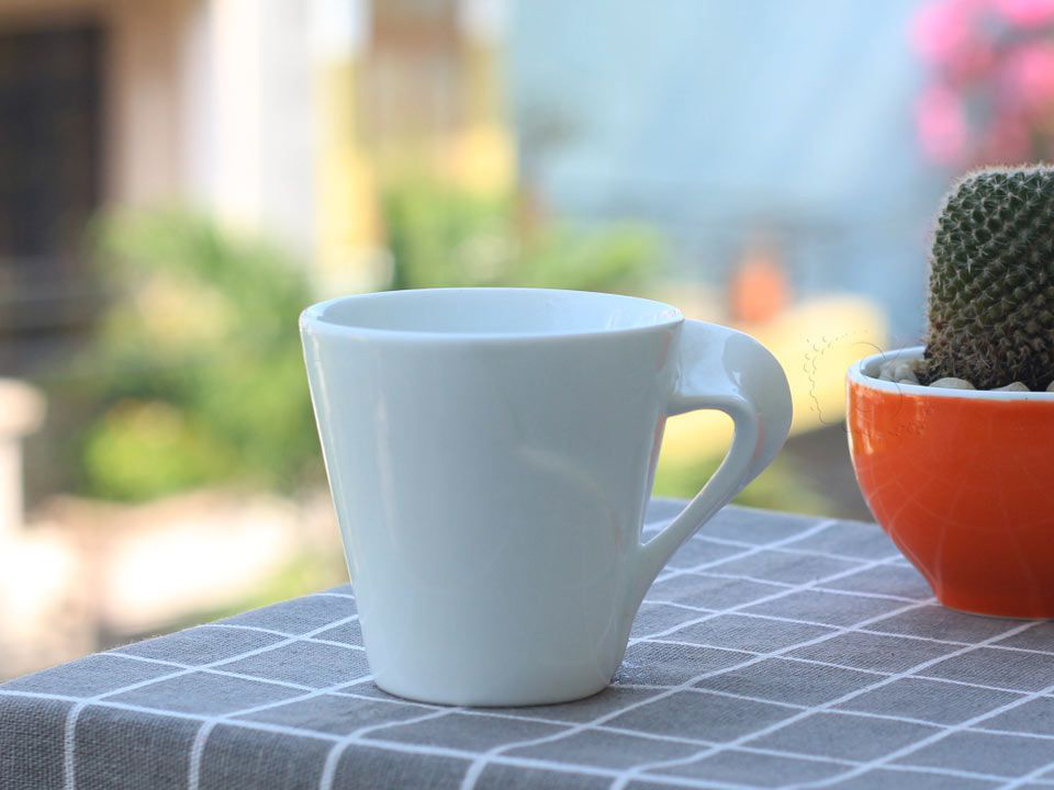 Ly sứ men trắng quai xoắn 200ml 4