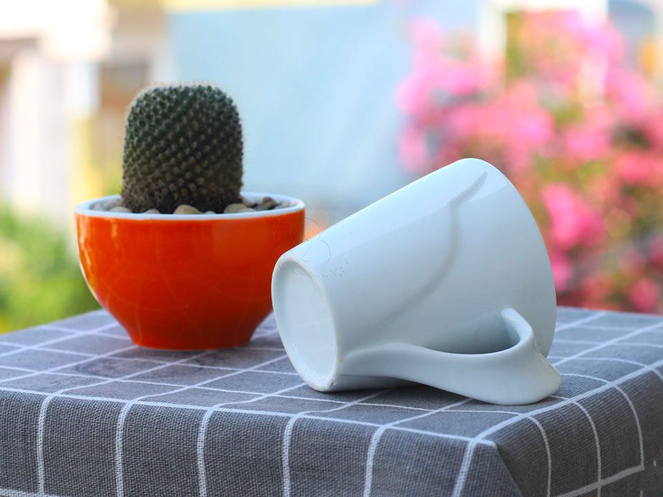 Ly sứ men trắng quai xoắn 200ml 2