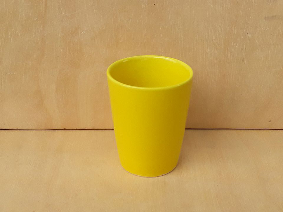 Ly sứ v&aacute;t kh&ocirc;ng quai full m&agrave;u - m&agrave;u v&agrave;ng