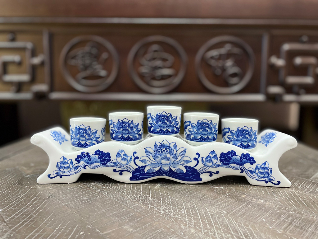 Kỷ chén rượu thẳng men lam Vạn Phúc Trường An 1