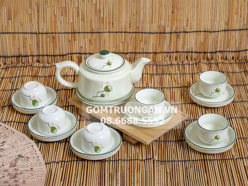 Bộ ấm chén men kem vẽ đài sen 1