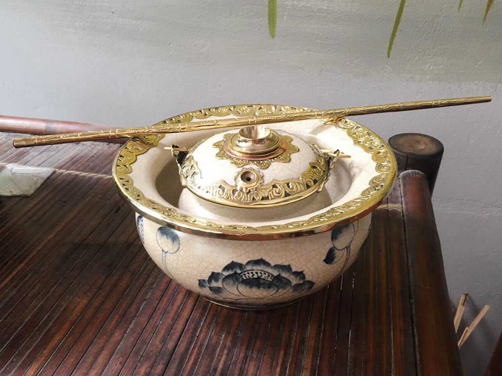 Điếu bát men rạn Hoa sen bọc đồng 1