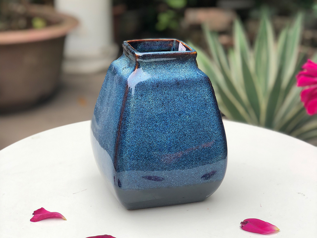 Lọ hoa Bát Tràng men hỏa biến xanh đại dương dáng giỏ cua 4 cạnh 1