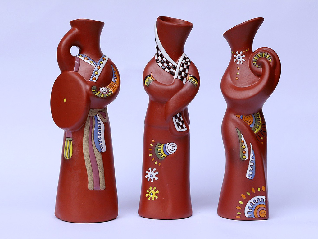 Lọ hoa gốm Bát Tràng ba cô gái Bắc Trung Nam 1