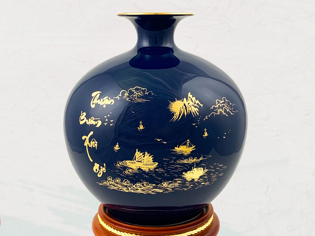 Bình hút lộc màu xanh tím than mệnh Mộc vẽ vàng Thuận buồm xuôi gió 2