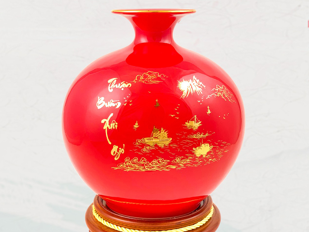 Bình hút lộc màu đỏ mệnh hỏa vẽ vàng Thuận Buồm Xuôi Gió 2