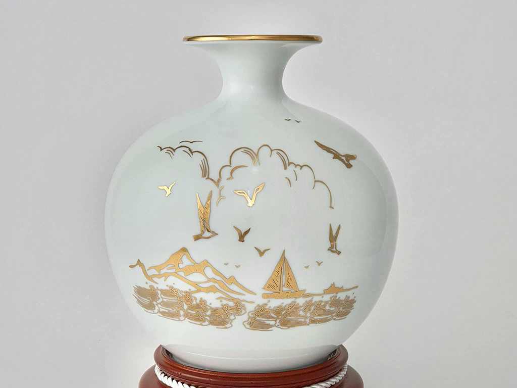 Bình hút lộc màu trắng mệnh kim vẽ vàng Thuận Buồm Xuôi Gió 2