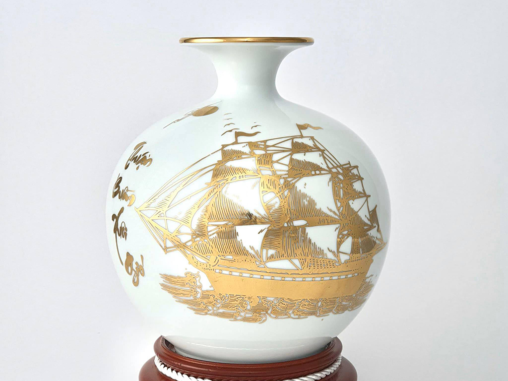 Bình hút lộc màu trắng mệnh kim vẽ vàng Thuận Buồm Xuôi Gió 1