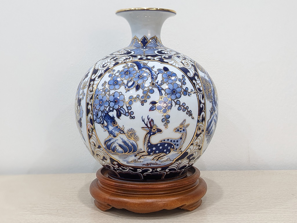 B&igrave;nh h&uacute;t t&agrave;i lộc vẽ v&agrave;ng Tứ Qu&yacute; lam ngọc 25cm