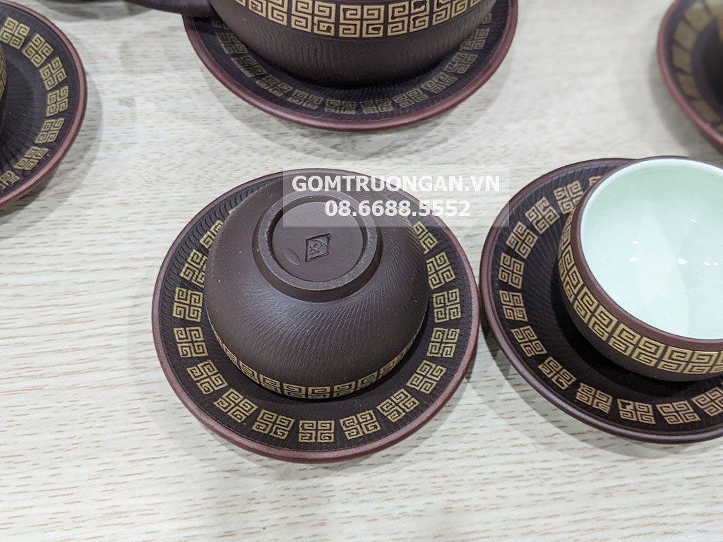 Ấm chén tử sa ghanh nâu chữ Vạn 6