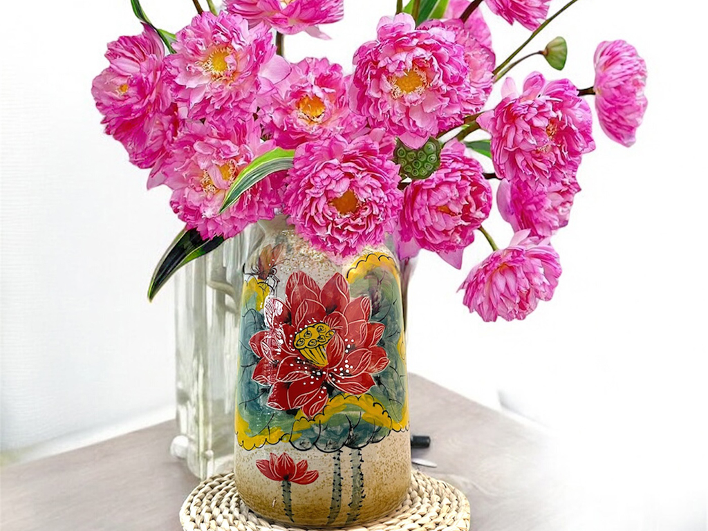 Bình hoa Bát Tràng trang trí decor dáng phích hoa sen đỏ 2