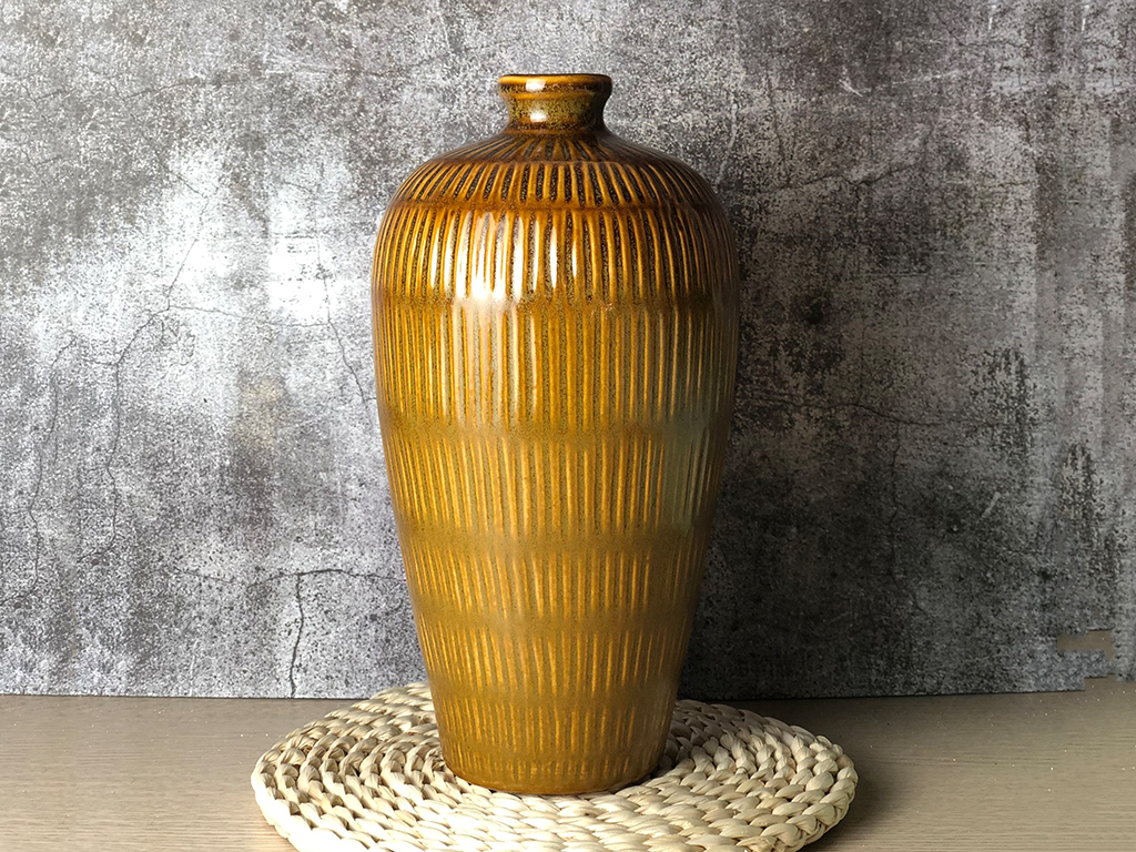 Lọ hoa trang trí họa tiết ganh hỏa biến vàng 2