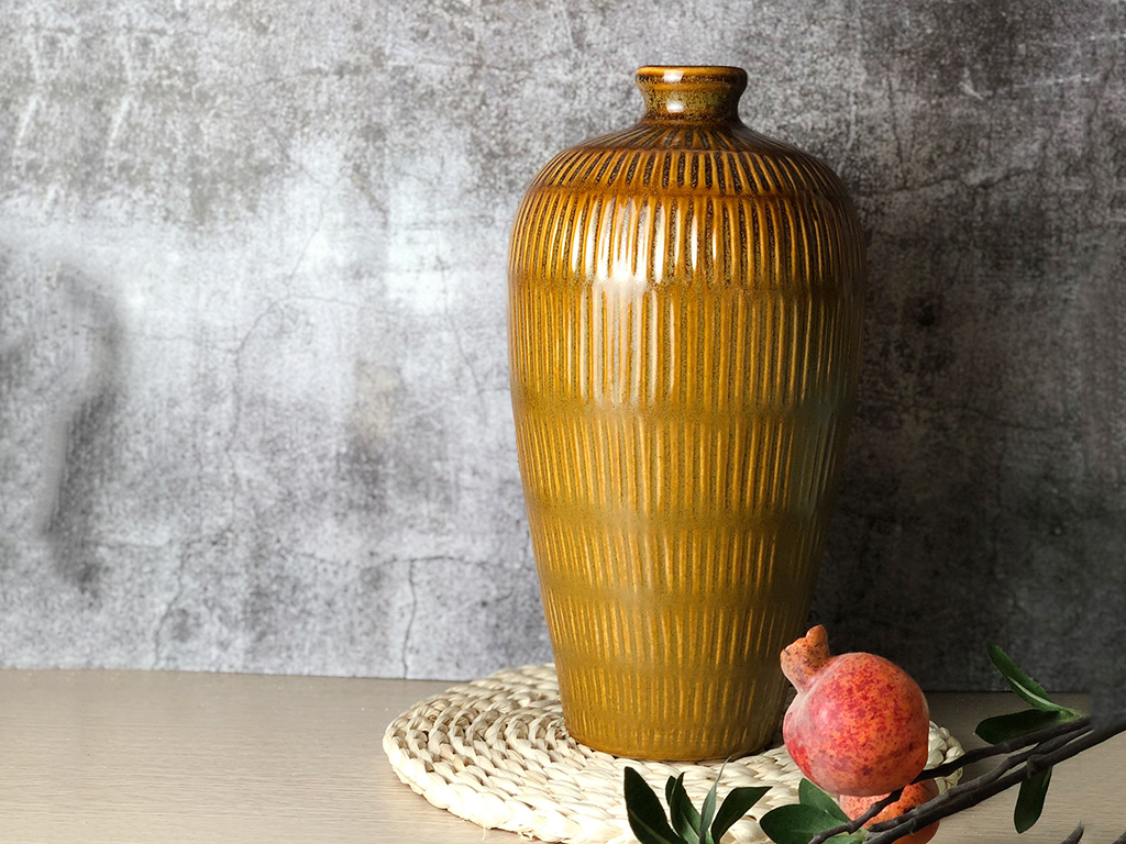 Lọ hoa trang trí họa tiết ganh hỏa biến vàng 1