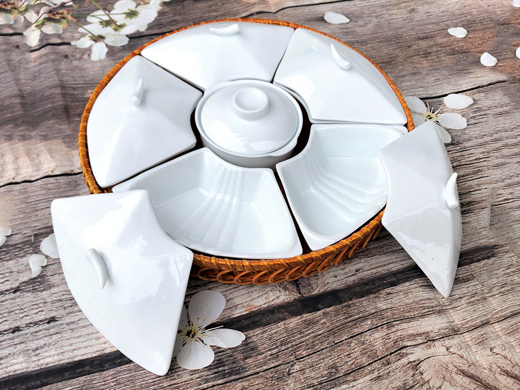 Khay mứt sứ men trắng 5 cánh lá gân đế mây 2