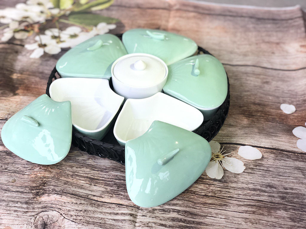Khay mứt sứ men xanh bạc h&agrave; 5 c&aacute;nh mặt trước