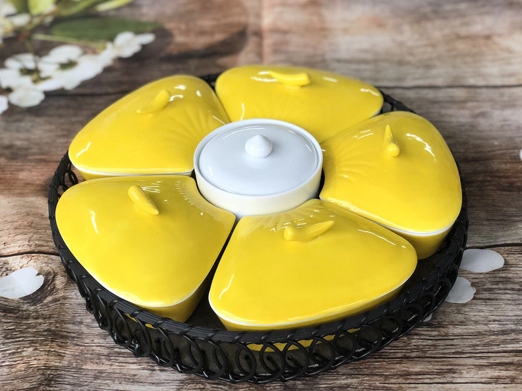 Khay mứt sứ men vàng 5 cánh 1