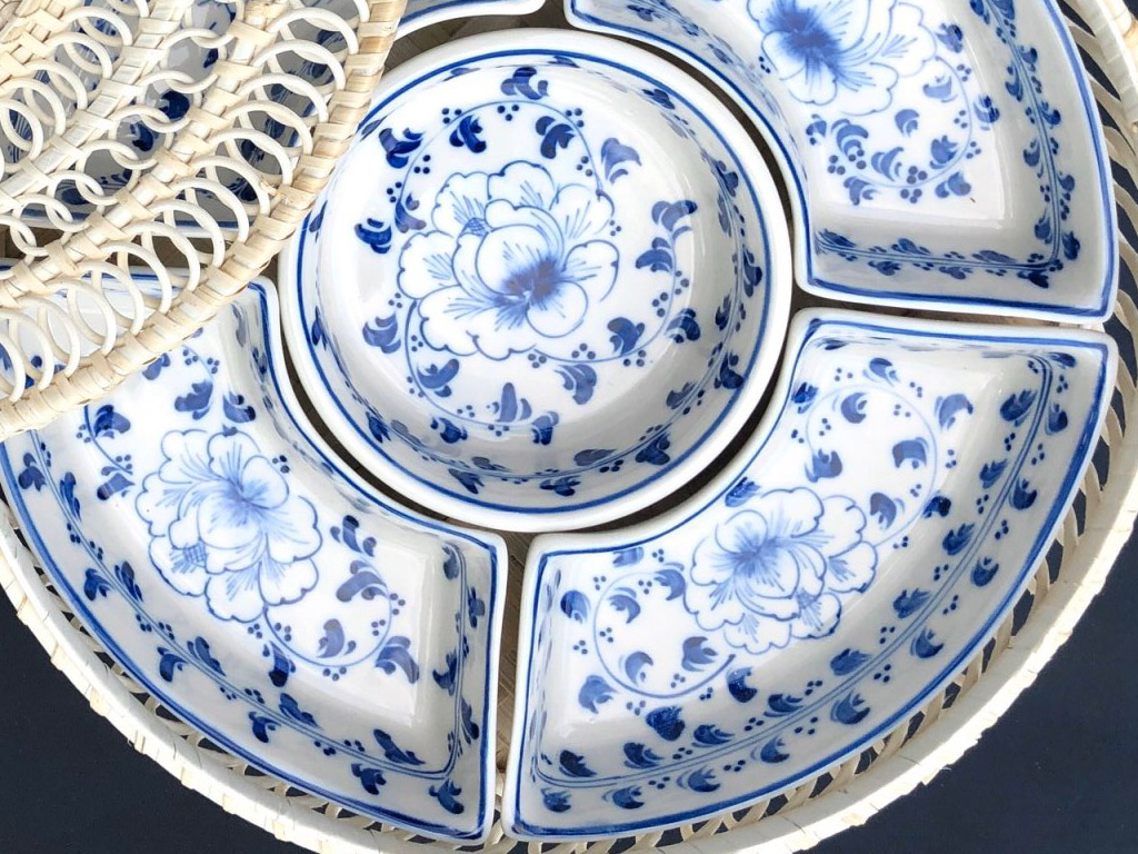 Khay mứt mây vẽ hoa phù dung màu xanh 2