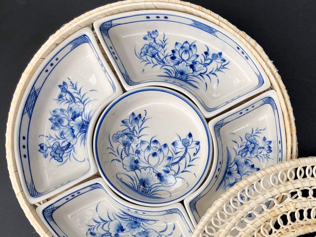 Khay mứt mây vẽ hoa sen men lam 3