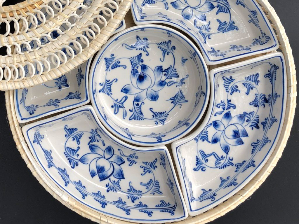 Khay mứt mây vẽ hoa sen dây xanh 2