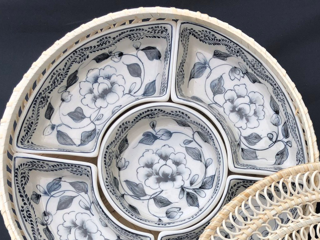 Khay mứt mây vẽ hoa phù dung màu tràm 2