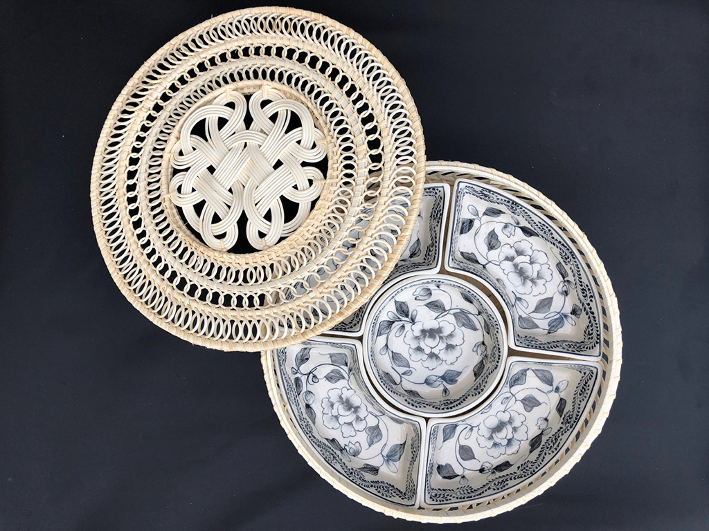 Khay mứt mây vẽ hoa phù dung màu tràm 1