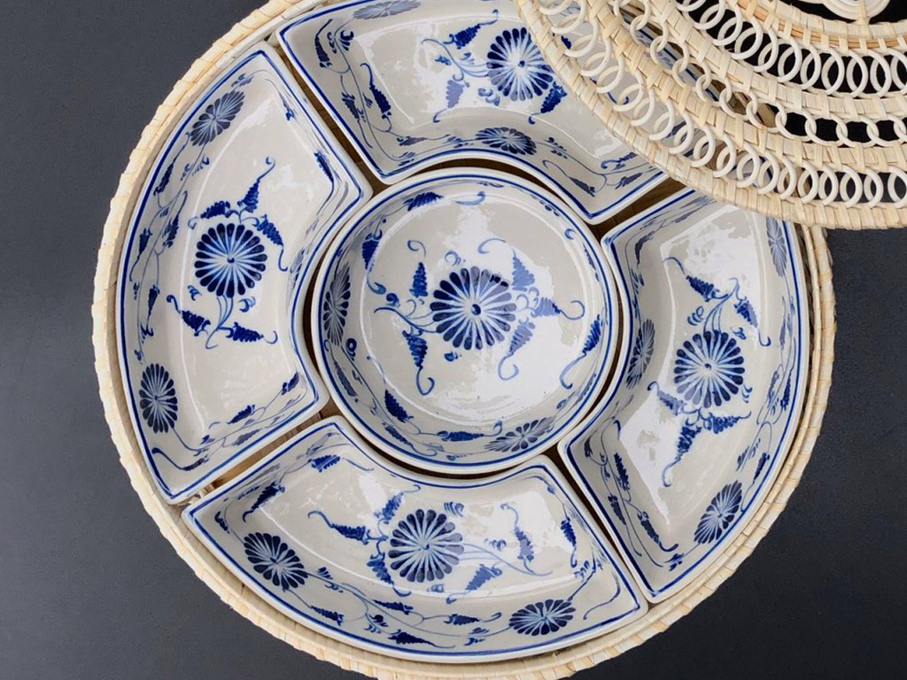 Khay mứt mây vẽ hoa đồng tiền màu xanh 2