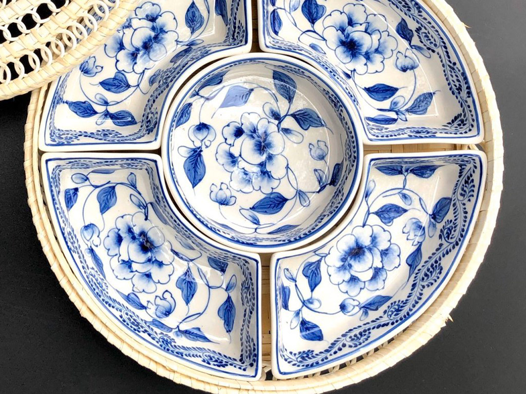 Khay mứt mây vẽ hoa phù dung dây màu xanh 2