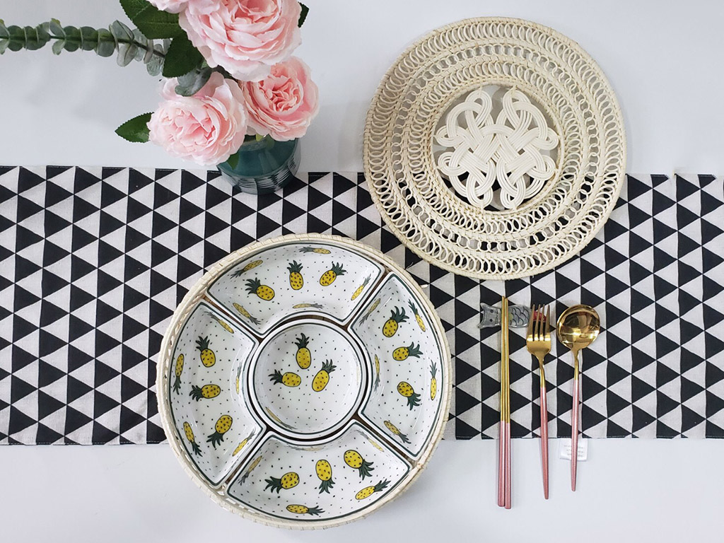 Khay mứt mây vẽ dứa trắng 1