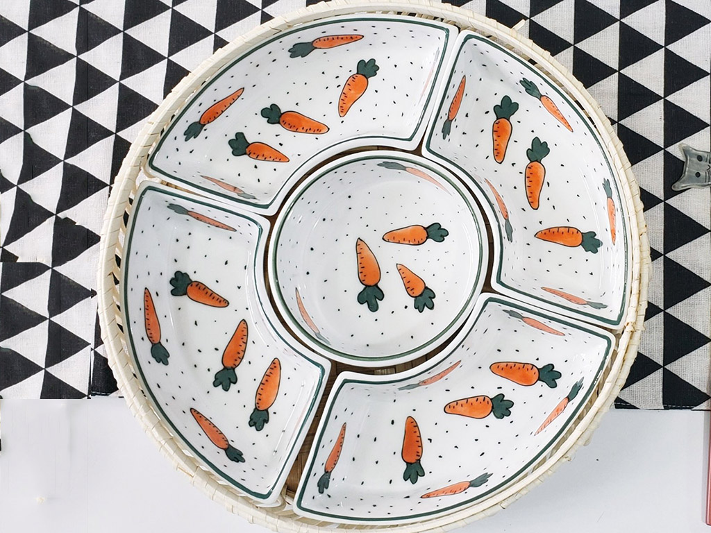 Khay mứt mây vẽ carrot trắng 2