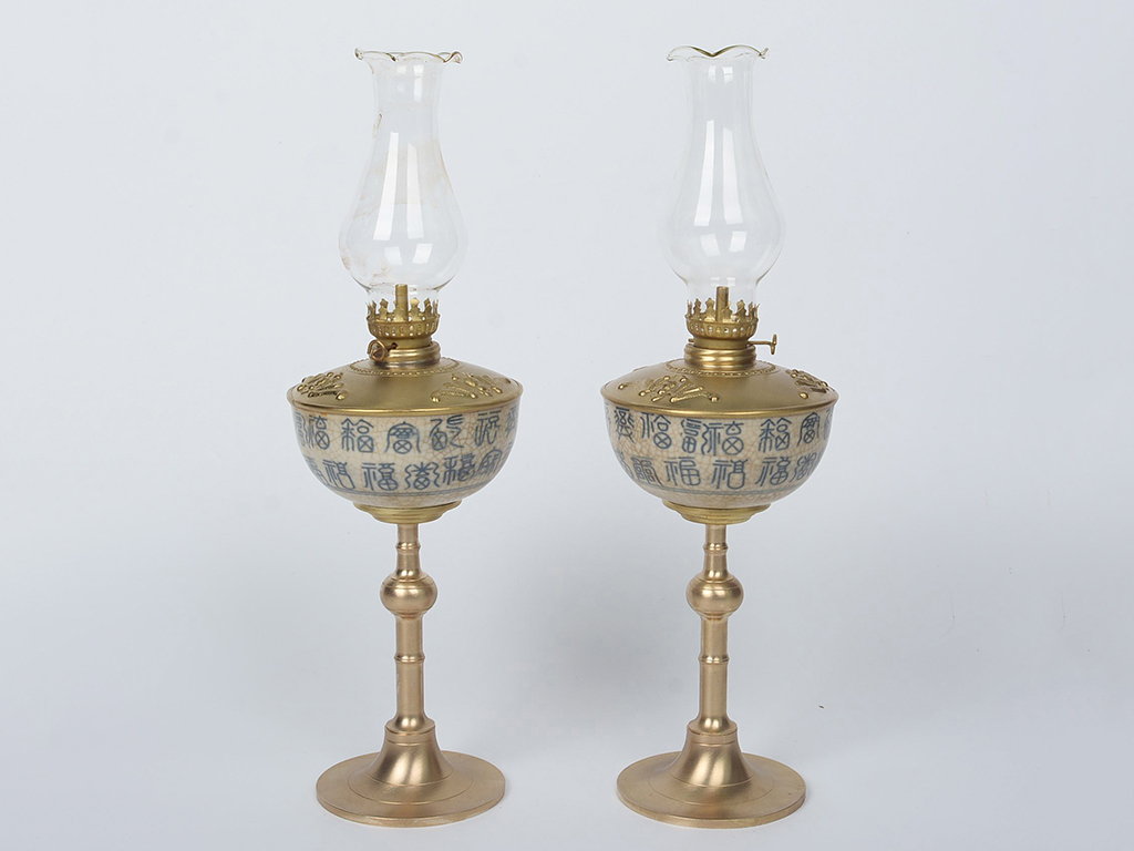 Đèn dầu men rạn vẽ chữ dáng bầu 1