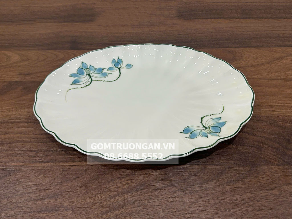 Đĩa bầu dục men kem vẽ hoa sen xanh S2 1