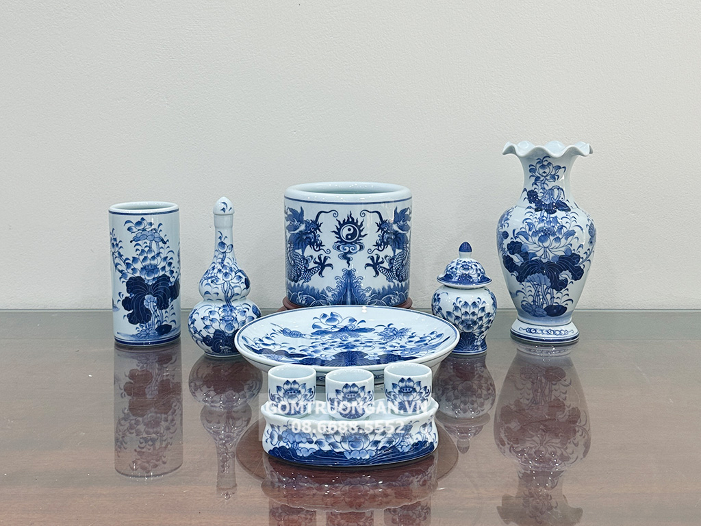 Bộ đồ thờ Bát Tràng men lam ngọc Lộc Phát ban thờ treo tường chung cư 2