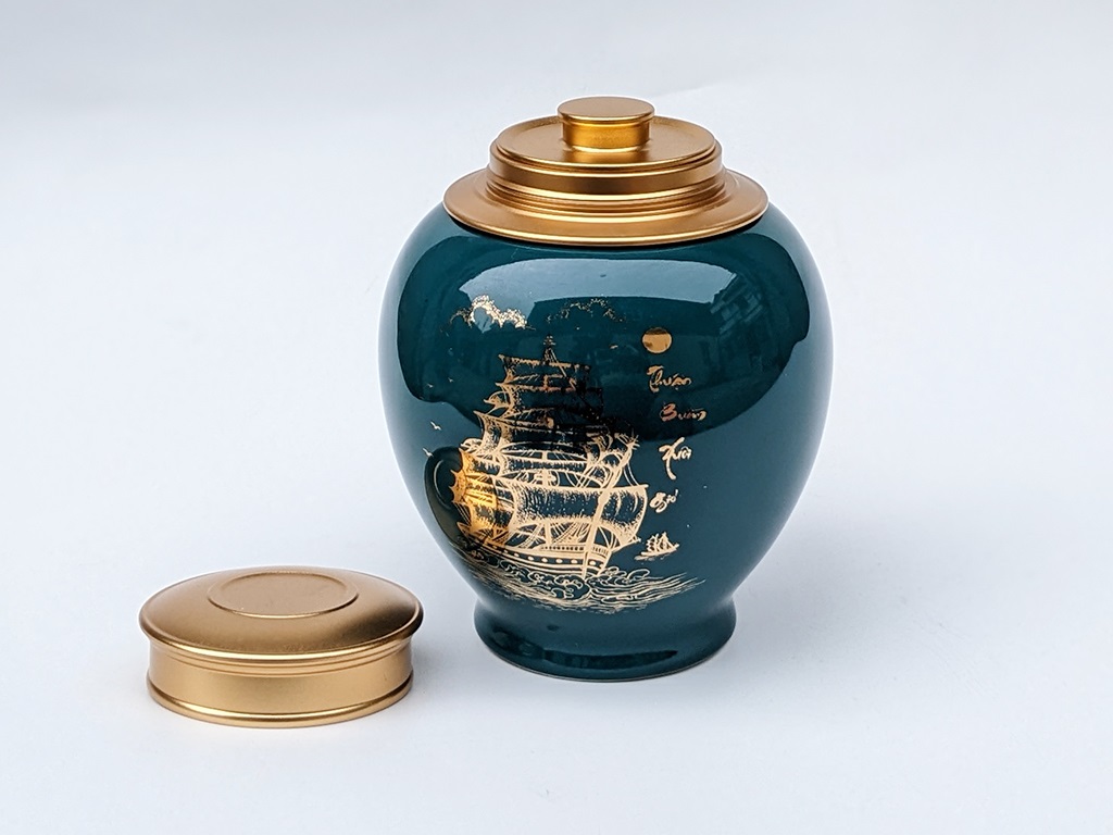 Hộp đựng chè xanh ngọc vẽ vàng Thuận Buồm Xuôi Gió 3