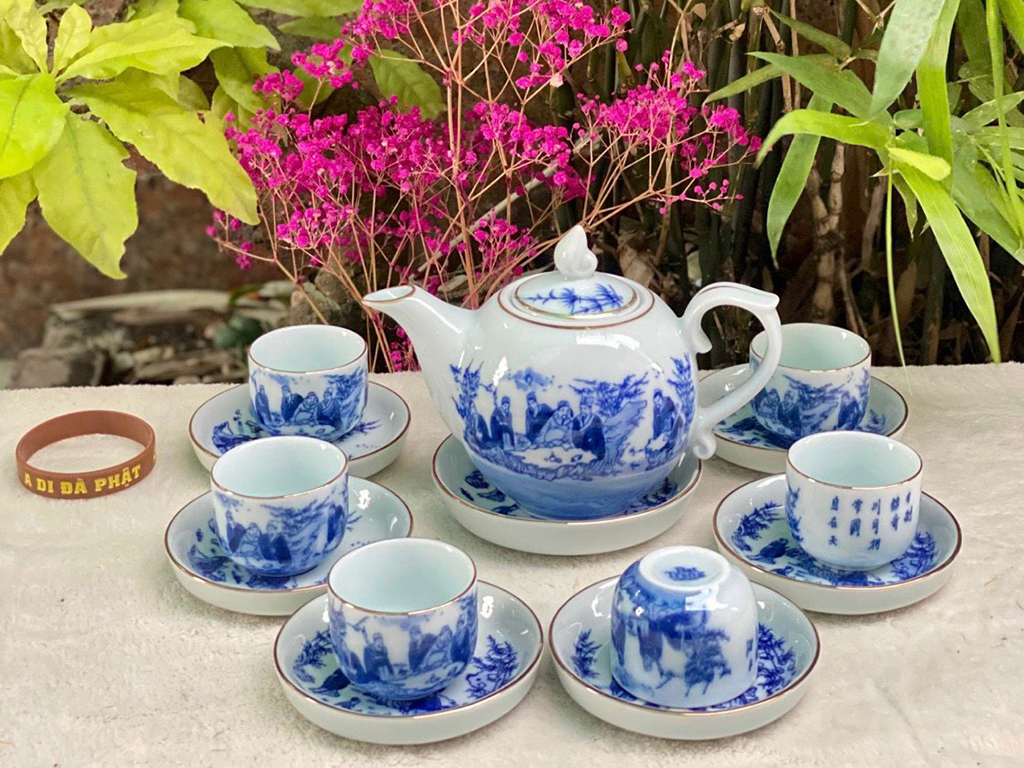 Ấm chén men lam Trúc Lâm Thất Hiền kẻ chỉ vàng 1