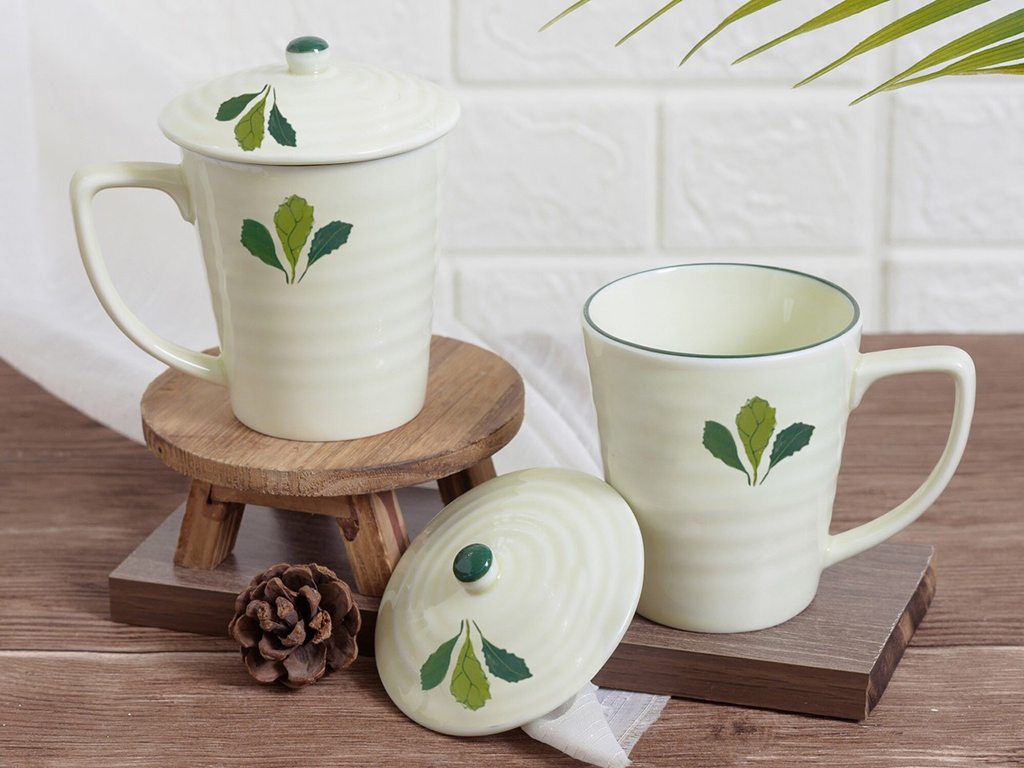 Cốc sứ có nắp đậy uống nước vẽ ngò gai 1