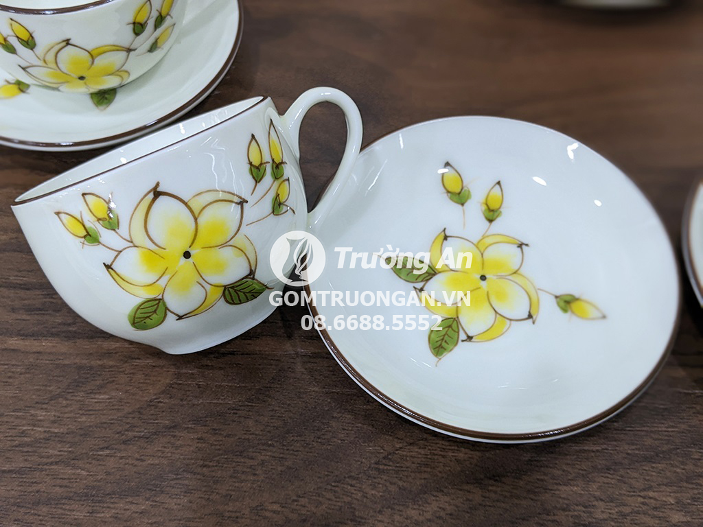 Bộ Ấm Chén Bát Tràng men kem vẽ tay Hoa Đại Minh Long 3