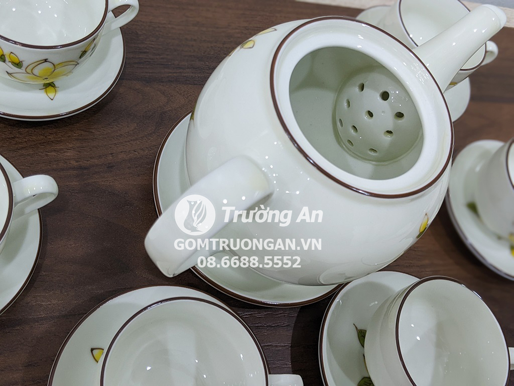 Bộ Ấm Chén Bát Tràng men kem vẽ tay Hoa Đại Minh Long 4