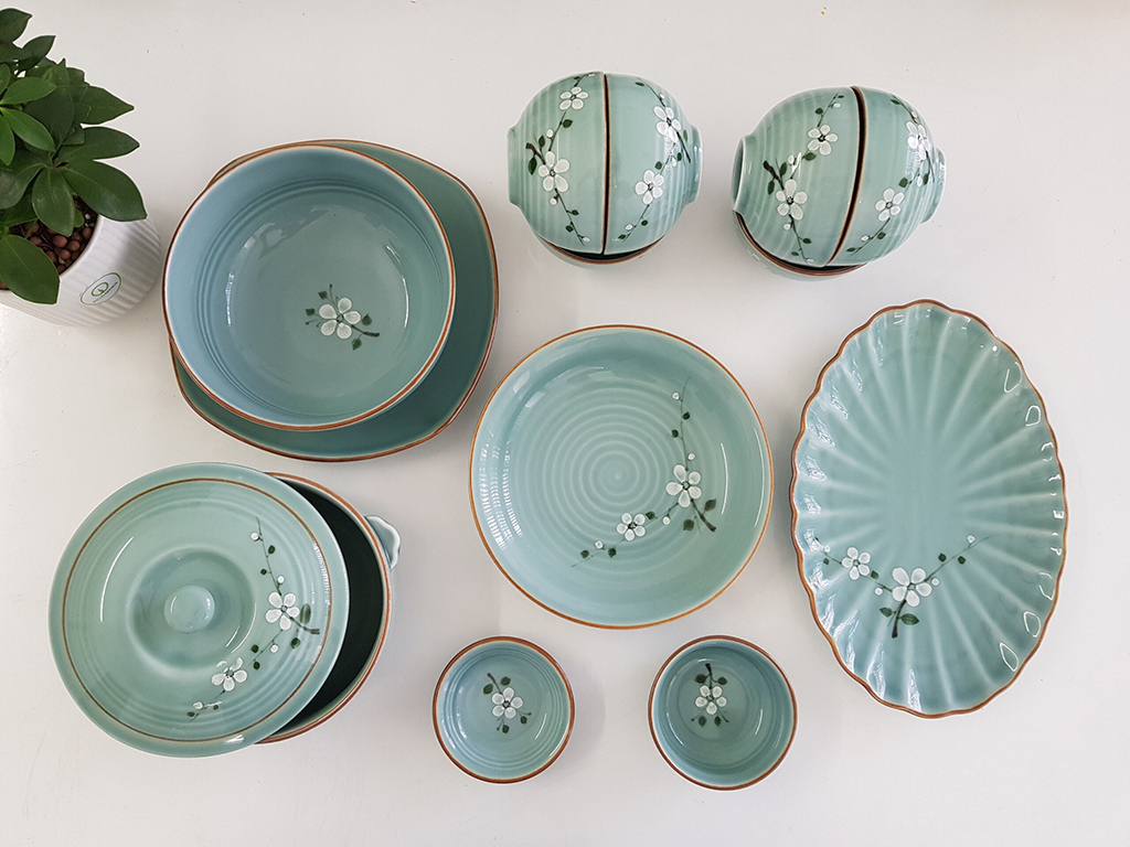 Bộ b&aacute;t đĩa Bát Tràng men lam ngọc vẽ hoa Anh Đ&agrave;o 13 sản phẩm