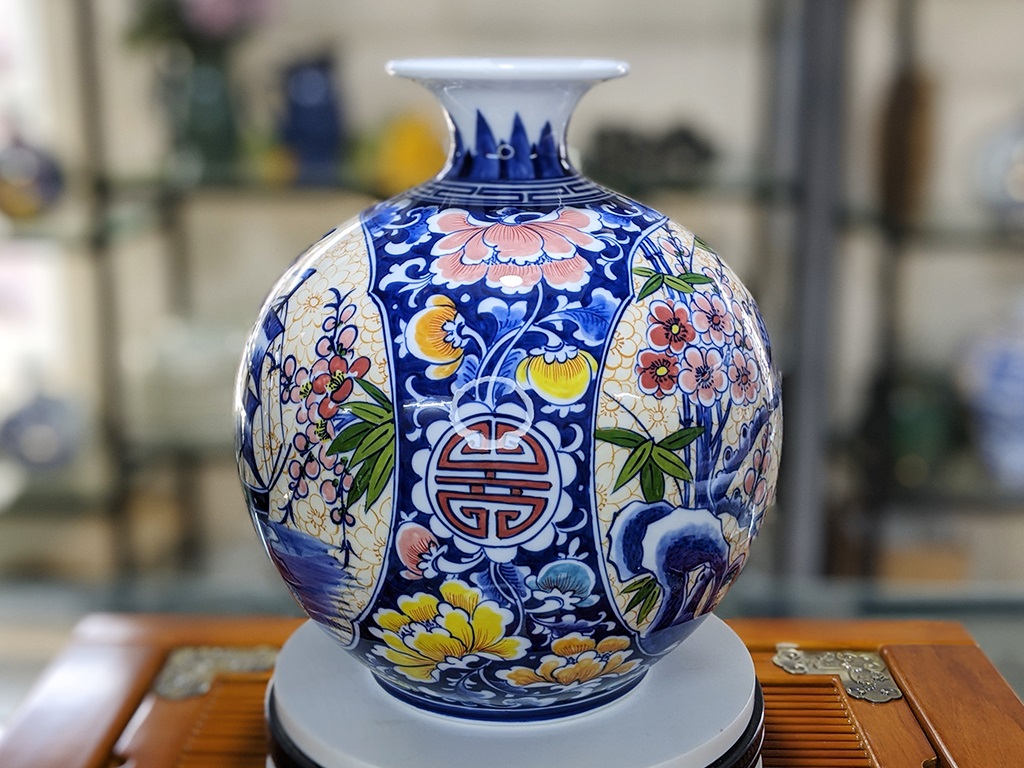 B&igrave;nh h&uacute;t t&agrave;i lộc Thuận Buồm Xu&ocirc;i Gi&oacute; men m&agrave;u b&ecirc;n tr&aacute;i