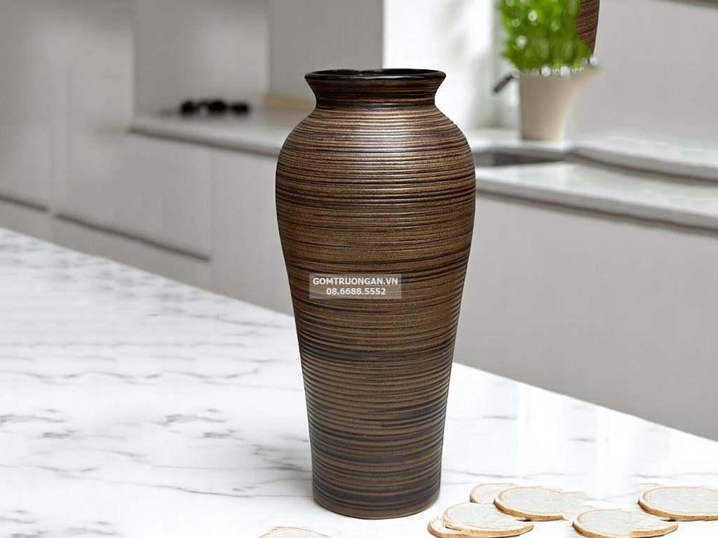 Lọ hoa gốm nâu mộc đùi dế cắm hoa ly, dơn sang trọng 1