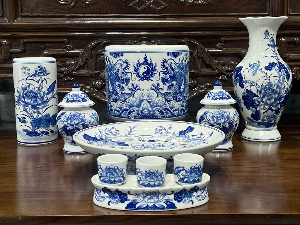 Bộ đồ thờ cúng Bát Tràng men lam Trường An ban thờ treo tường chung cư 1