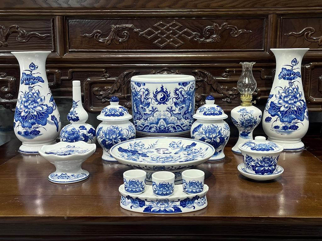 Bộ đồ thờ Bát Tràng men lam Trường An ban thờ 1m07 1