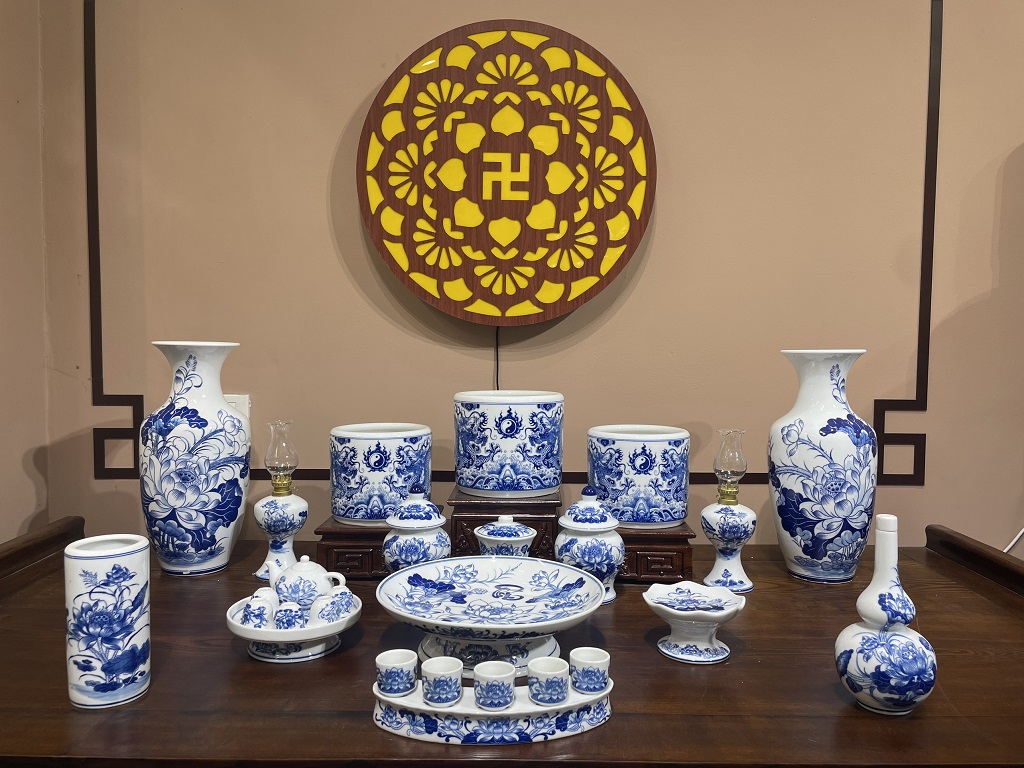 Bộ đồ thờ Bát Tràng men lam Trường An ban thờ 1m53 1