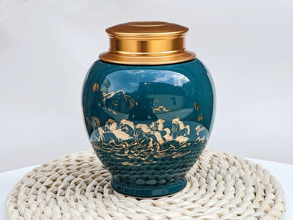 Hộp đựng chè xanh ngọc vẽ vàng Mã Đáo Thành Công 1