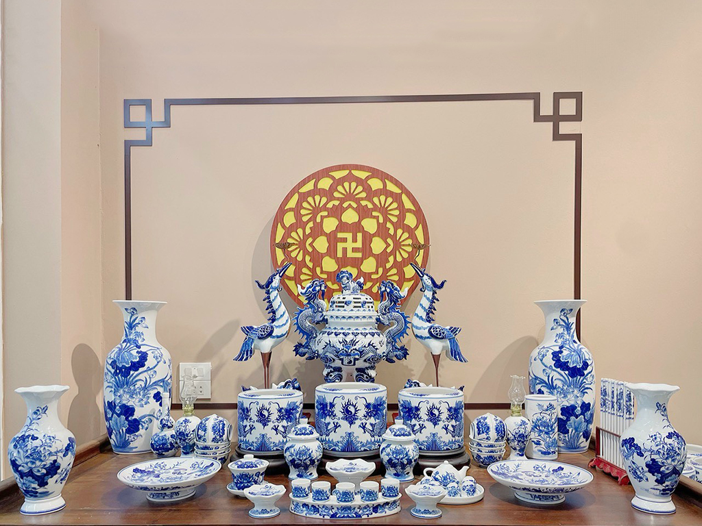 Bộ đồ thờ men lam Trường An ban thờ 2m17 c&oacute; đỉnh hạc