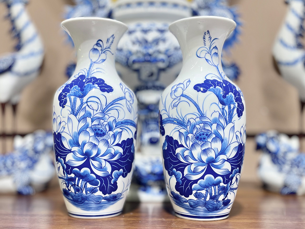 Lộc b&igrave;nh men lam hoa sen cao 30cm