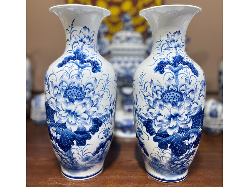 Lộc b&igrave;nh men lam hoa sen vẽ kỹ cao 50cm