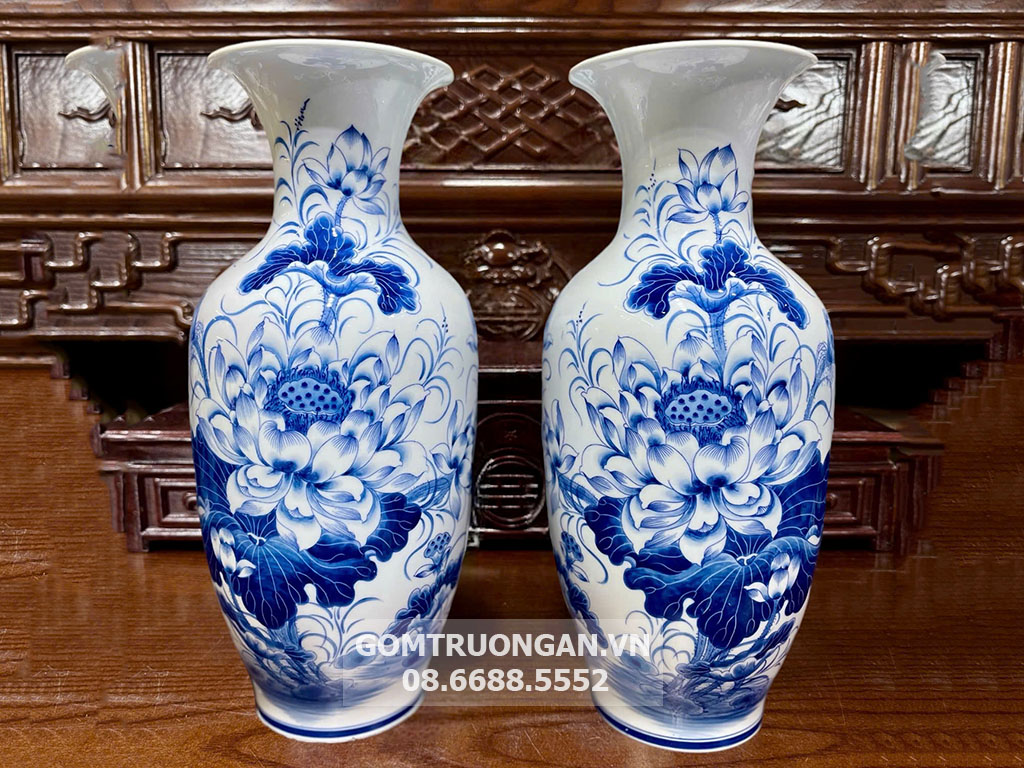 Lộc bình men lam hoa sen vẽ kỹ cao 50cm 2