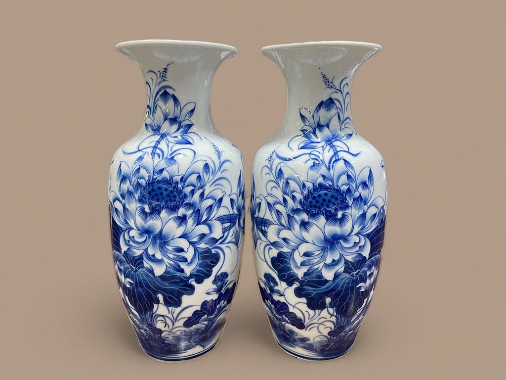 Lộc bình men lam hoa sen vẽ kỹ cao 25cm 2